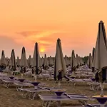 شقة Welcoming Seaside Flat Ideal For 6 Guests