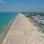 Welcoming Seaside Flat Ideal For 6 Guests بيبيوني