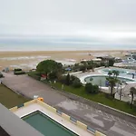 Welcoming Seaside Flat Ideal For 6 Guests Apartment