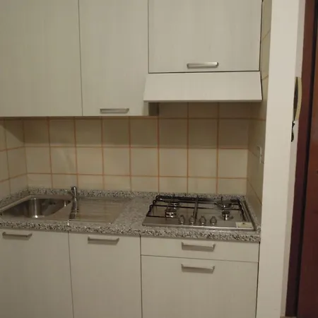 Welcoming Seaside Flat Ideal For 5 Guests شقة بيبيوني