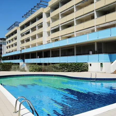 Welcoming Seaside Flat Ideal For 5 Guests بيبيوني