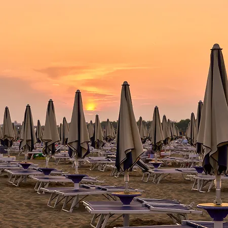 Welcoming Seaside Flat Ideal For 5 Guests بيبيوني